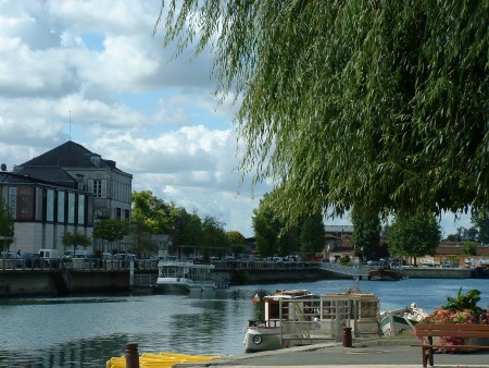 Les quais Hennessy / © Charente Tourisme