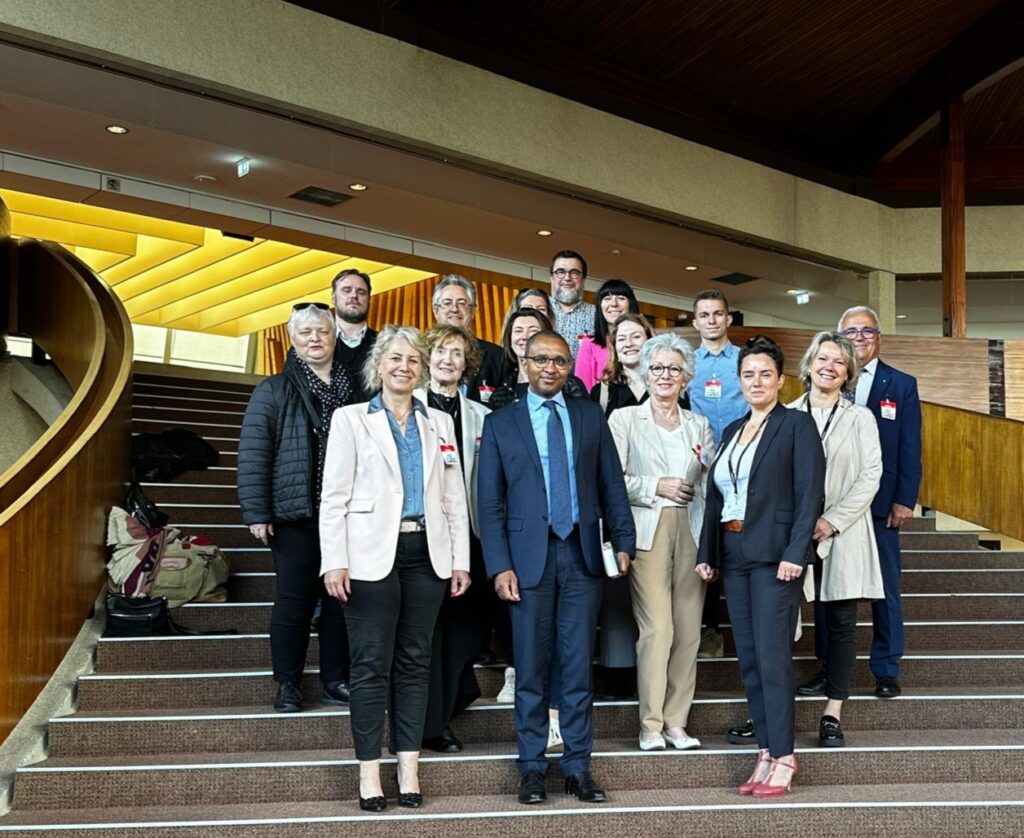 Délégation ITER VITIS posant avec l’ambassadeur Pap Ndiaye lors des Rencontres ITER VITIS 2024 à Strasbourg, au Conseil de l’Europe.